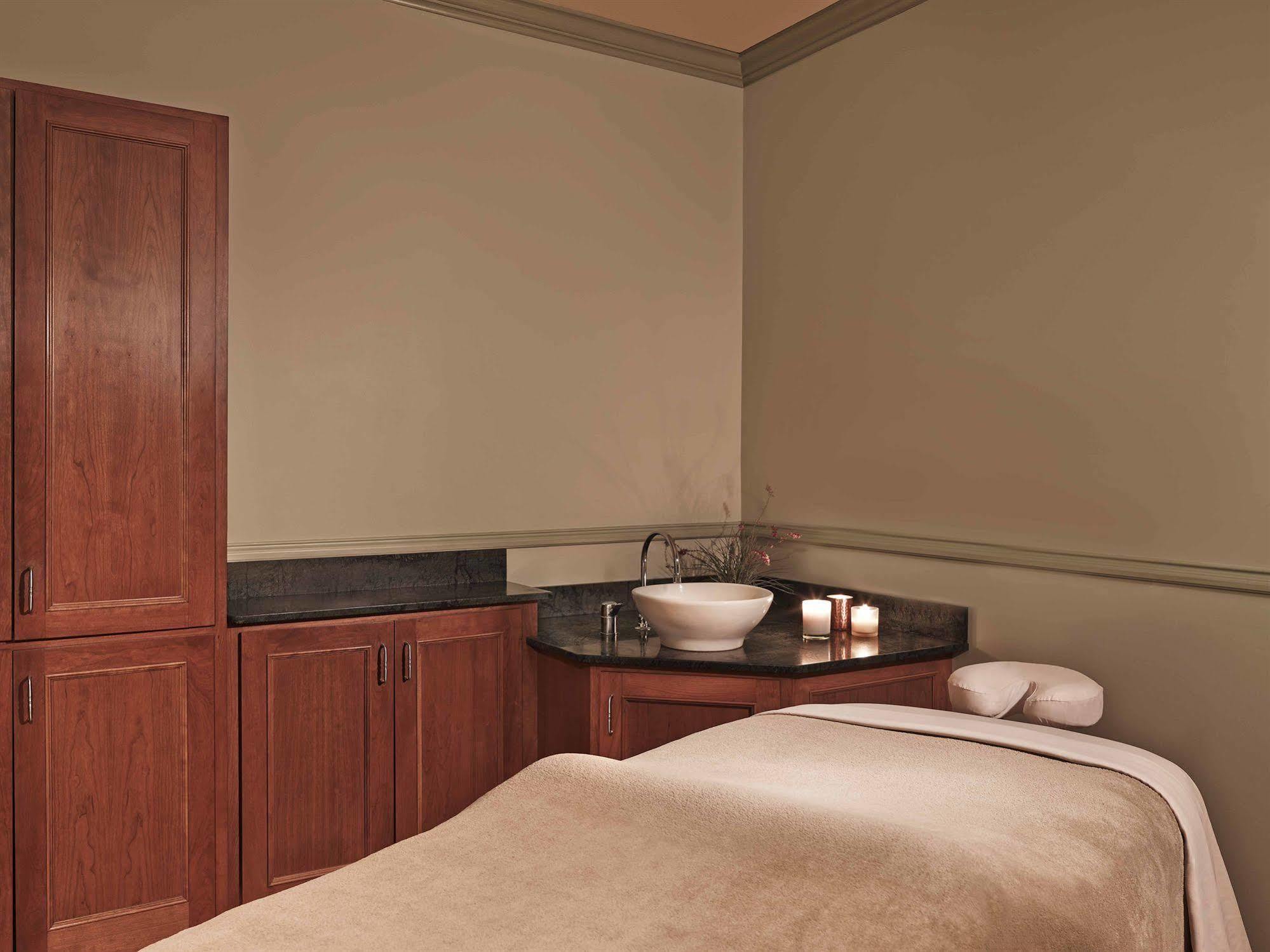 Inns At Equinox Manchester Exterior photo